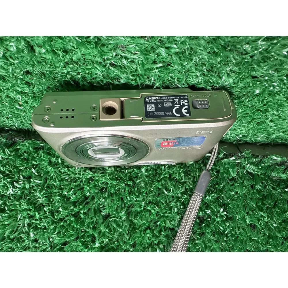 CASIO Exilim EX-Z450 12.1 MP Digital Compact Camera 14 gb SD Card With Charger